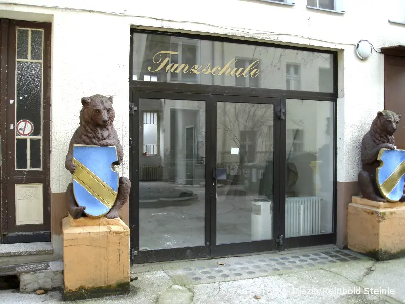 Tanzschule doors, photo credit Reinhold Steinle